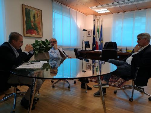 Il vicegovernatore FVG, Riccardo Riccardi (al centro), durante l'incontro a Udine con gli Ordini dei Veterinari